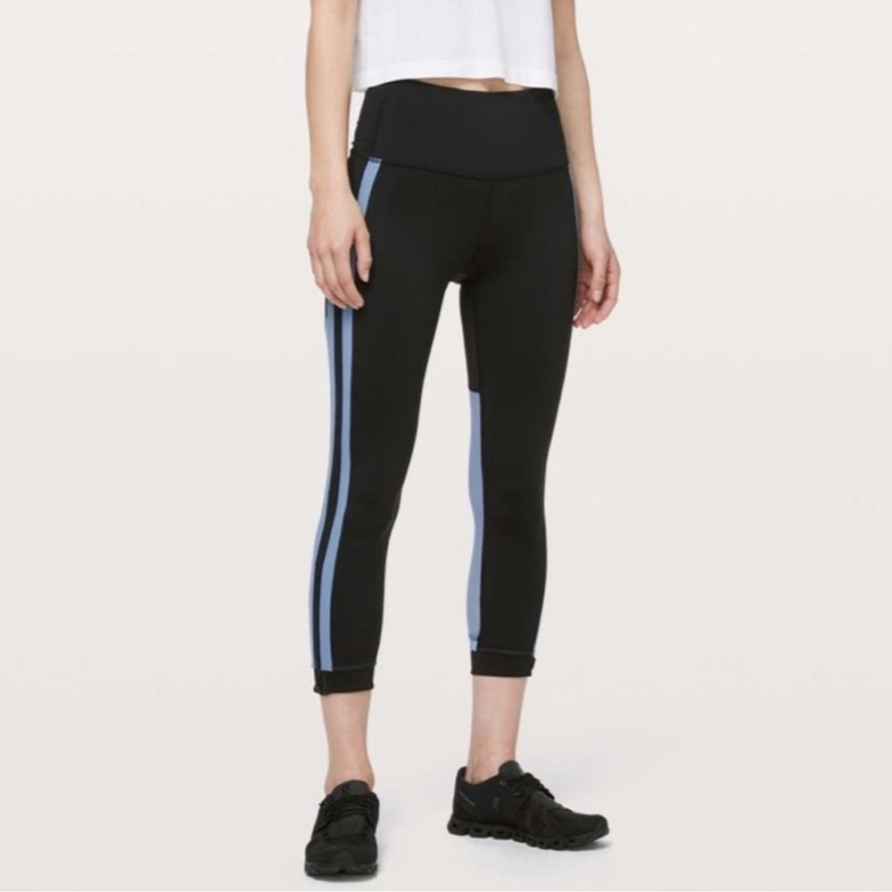 Lululemon Zip The Line Crop *23 Black / Utility Blue 6